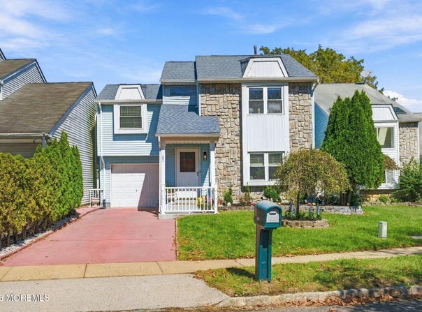 97 Winchester Drive, Hightstown, NJ 08520