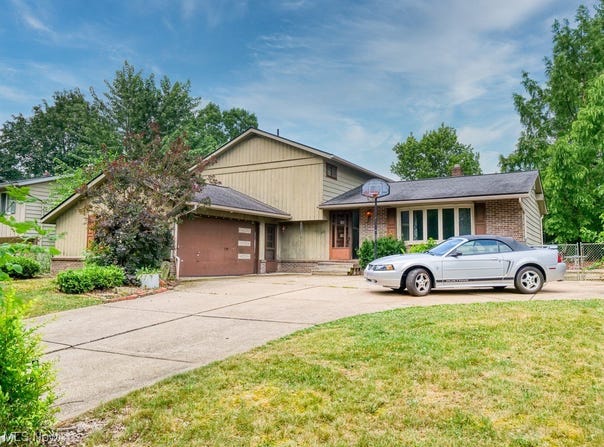 452 Deleware Drive, Brunswick, OH 44212