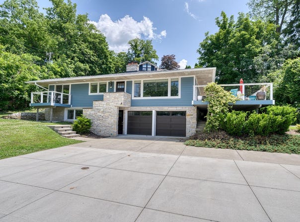 915 Mariane Ter, Lake Geneva, WI 53147