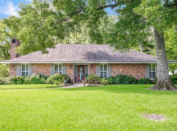 8576 LAKE PARK Drive, Denham Springs, LA 70726