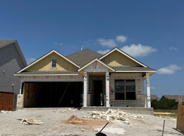 566 Sage Thrasher CIR, Dripping Springs, TX 78620