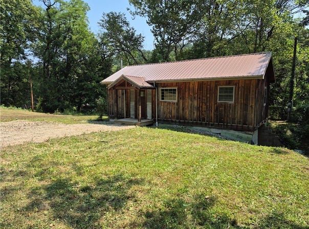 7 Mcgovern Blvd, Moon/Crescent Twp, PA 15046