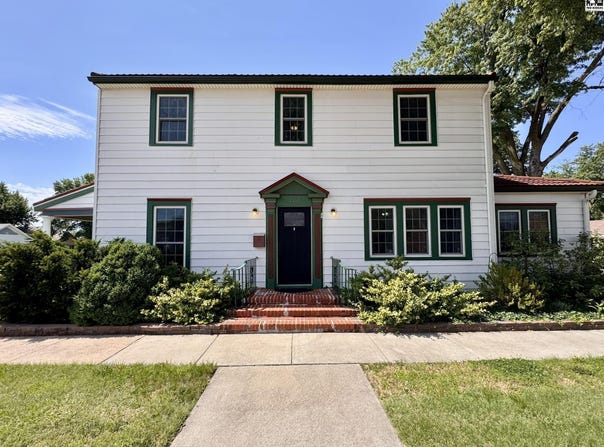 102 W Lyon, Lyons, KS 67554
