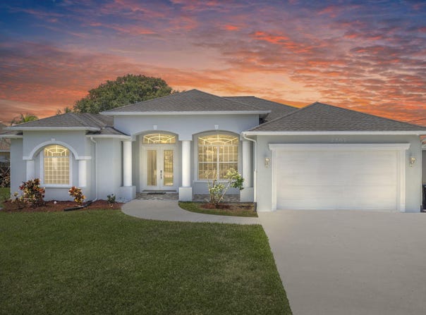 2267 SE Heathwood Circle, Port Saint Lucie, FL 34952