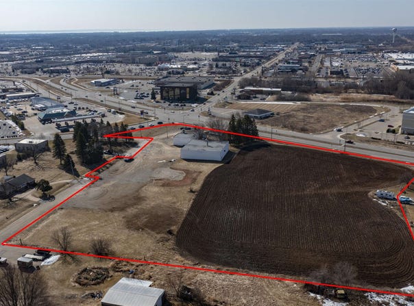 1703 N CASALOMA Drive, APPLETON, WI 54913-8847