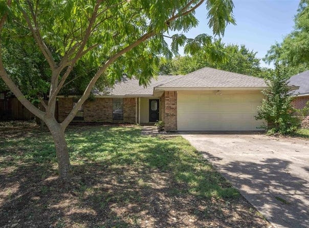 204 Oak Meadow Lane, Cedar Hill, TX 75104