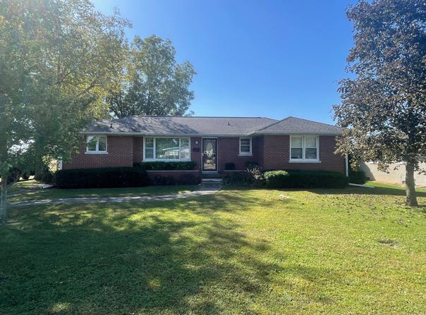 301 Iris Lane, Carmi, IL 62821