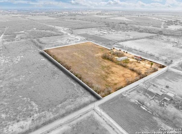 1545 COUNTY ROAD 665, Devine, TX 78016-4385