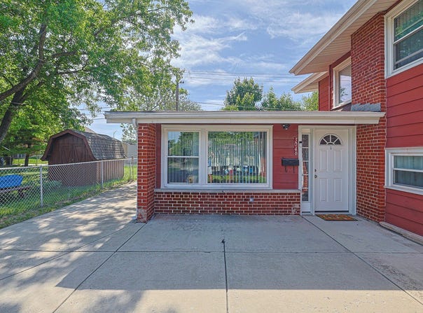 3046 S 24th Avenue, Broadview, IL 60155