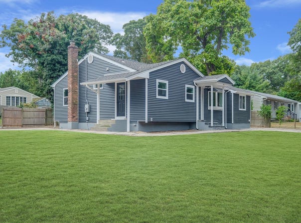 36 Ozark Street, Ronkonkoma, NY 11779