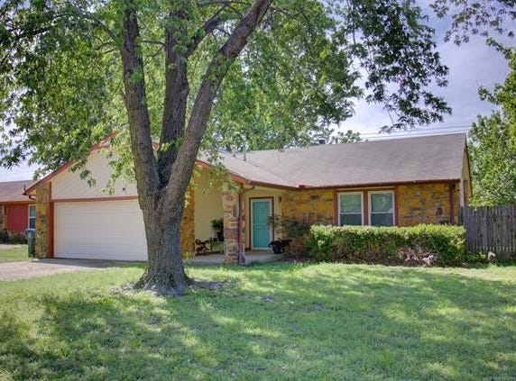 1302 E 140th Place, Glenpool, OK 74033