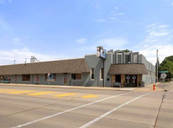 618 W WISCONSIN Avenue, APPLETON, WI 54911