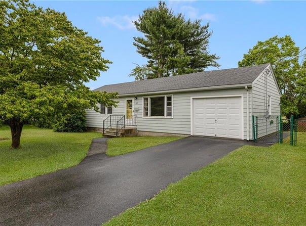 120 LANDIS Drive, Warwick, RI 02818