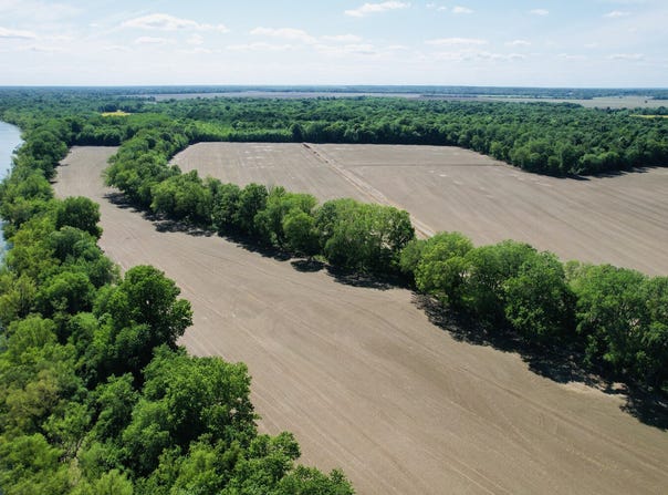 001 Old River Rd, America, IL 62996