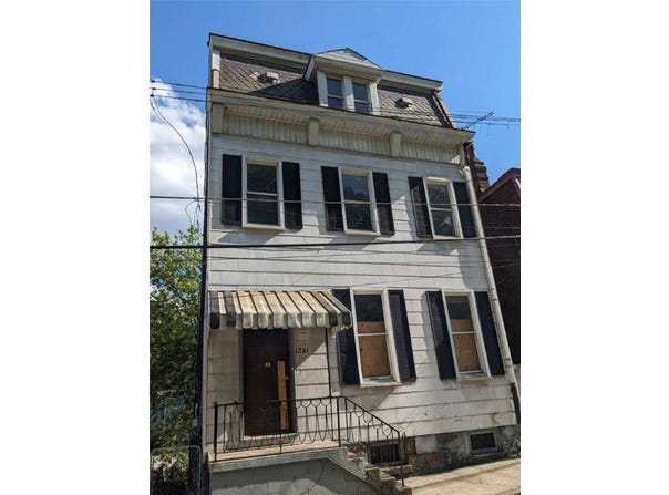 1261 High St, Spring Hill, PA 15212