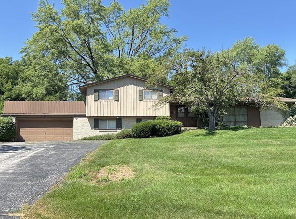 5135 S Menard Dr, New Berlin, WI 53151