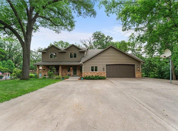 9755 Egret Boulevard NW, Coon Rapids, MN 55433