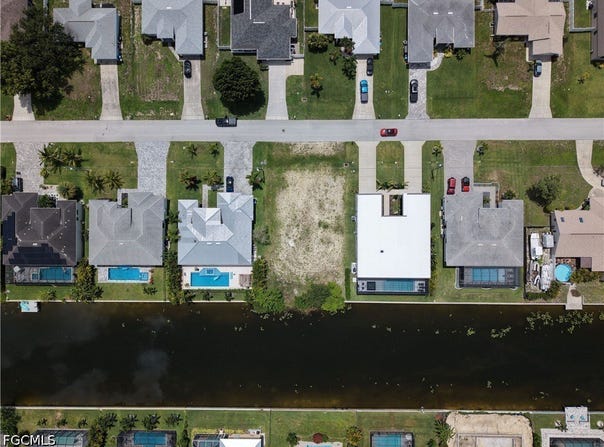 3315 SW 11th Court, Cape Coral, FL 33914