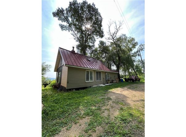 911 Mississippi Lane, Brownsville, MN 55919