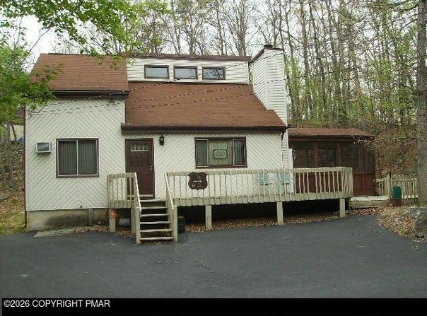408 Saunders Drive, Bushkill, PA 18324