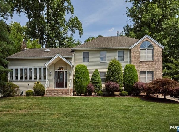 2 Cayuga Trail, Wayne, NJ 07470