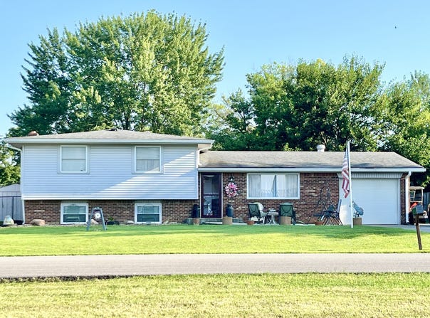143 Hauser Drive, Hope, IN 47246