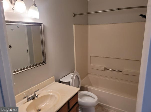 220 LAKE ARROWHEAD CIRCLE, BEAR, DE 19701