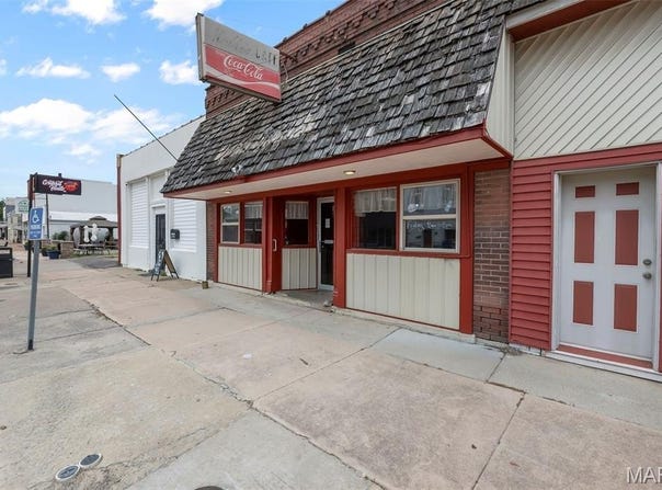 119 W Yoakum Avenue, Chaffee, MO 63740