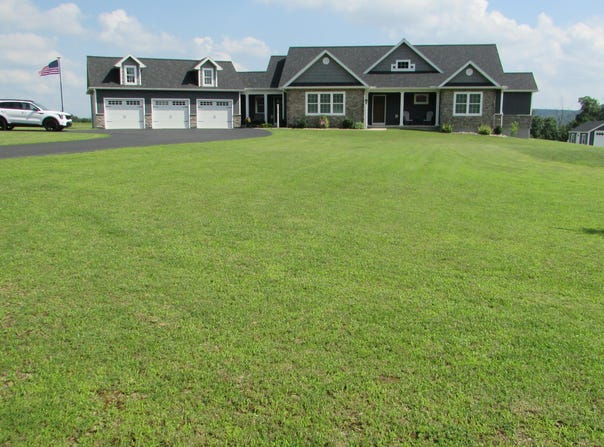130 OAK Road, Paxinos, PA 17860