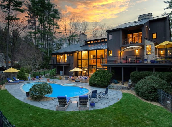 6 Williamsburg Lane, Bedford, NH 03110