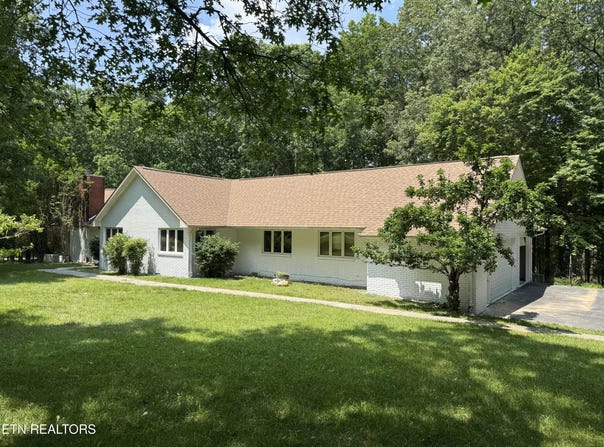 696 Laurel Circle, Crossville, TN 38555