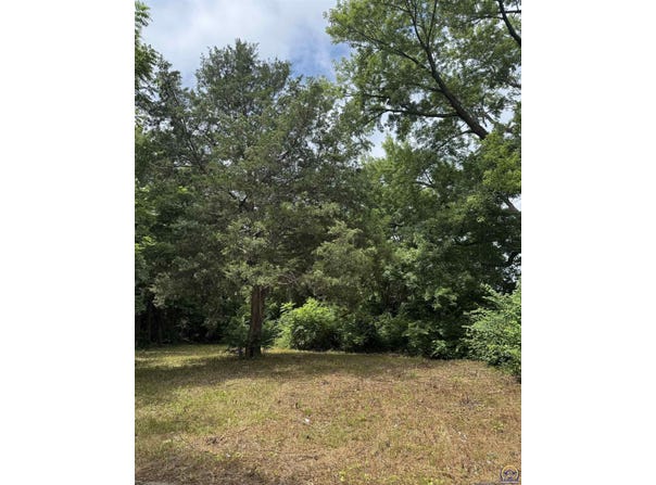 1215 SE Lime ST, Topeka, KS 66607
