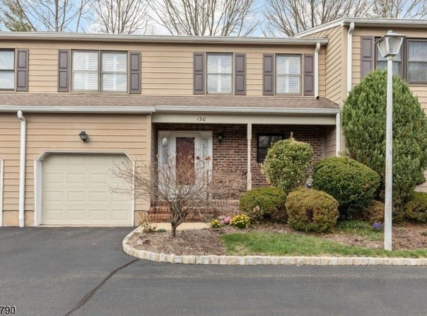130 Sunrise Dr, Long Hill Twp., NJ 07933-1947
