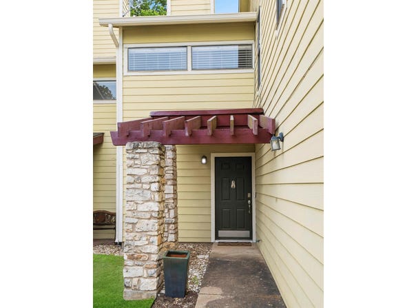 512 Eberhart Ln, Austin, TX 78745