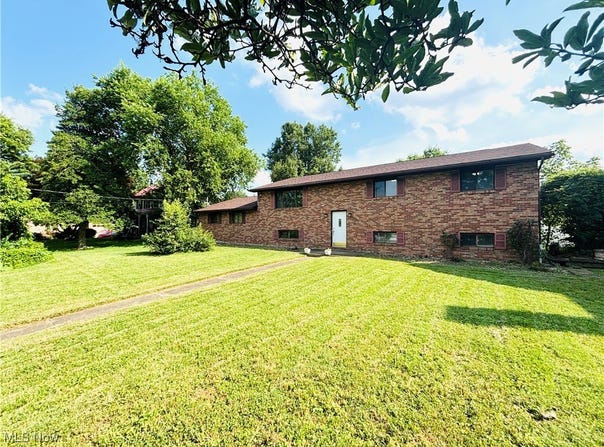 206 E 4th Street, Williamstown, WV 26187