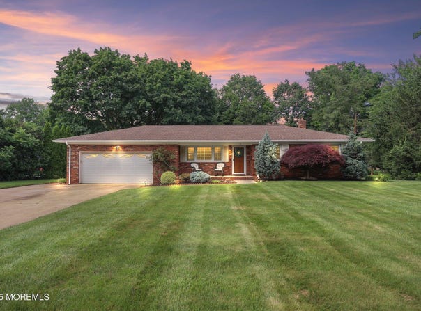 3 Mcelwaine Drive, Freehold, NJ 07728