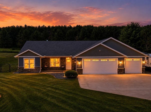 911 67th Avenue, Hudson, WI 54016