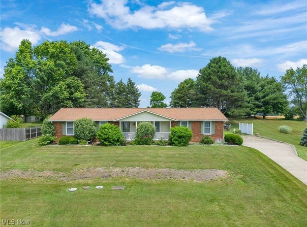 1133 SCENICREST STREET NW, UNIONTOWN, OH 44685