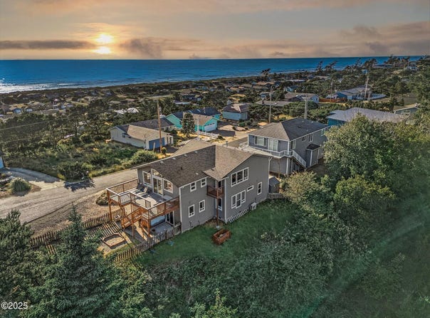 1601 NW Oceanview Drive, Waldport, OR 97394