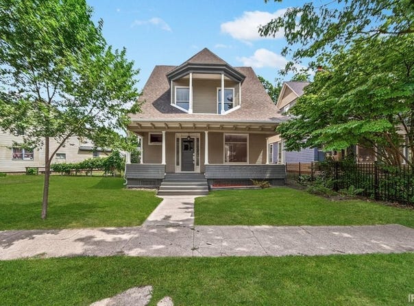 724 Portage Avenue, South Bend, IN 46616-2200