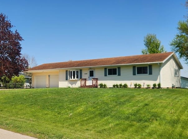 2267 EAGLE Drive, FREEPORT, IL 61032