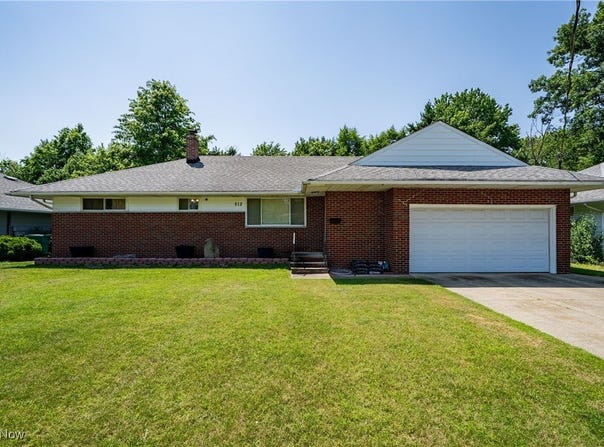 512 Jeannette Drive, Richmond Heights, OH 44143