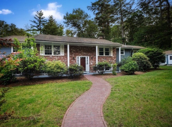 11 Farrwood Dr, Andover, MA 01810