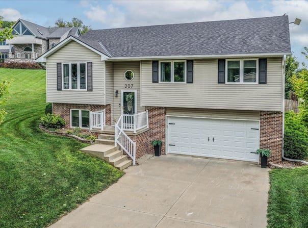 207 FISCHER Drive, WOODBINE, IA 51579