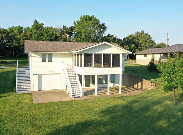 140 Deepwater Loop, Council Grove, KS 66846