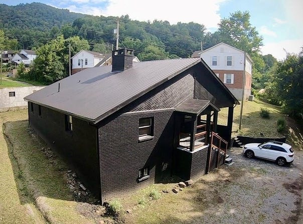 9968 hwy 805, Jenkins, KY 41537