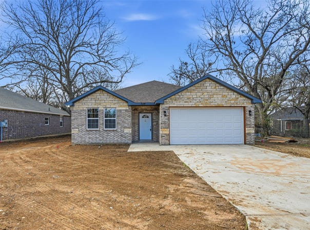 306 Lewis Street, Cleburne, TX 76031