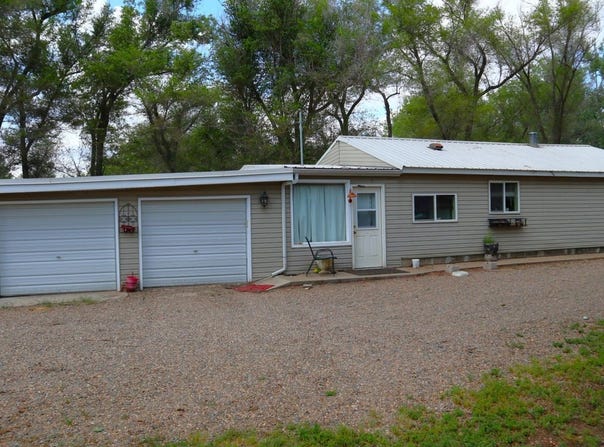 121 3rd Cottonwood Grove, Glendive, MT 59330