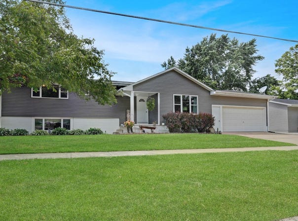 409 N Johnson Street, Parkersburg, IA 50665