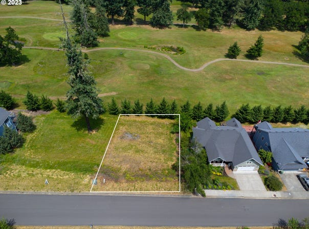 980 HOLLY AVE, Cottage Grove, OR 97424